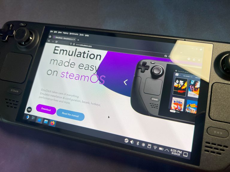 Steam Deck im Desktop Mode mit geöffneter EmuDeck-Website – einfacher Installer für Emulatoren, RetroArch, Dolphin, PCSX2 und mehr.