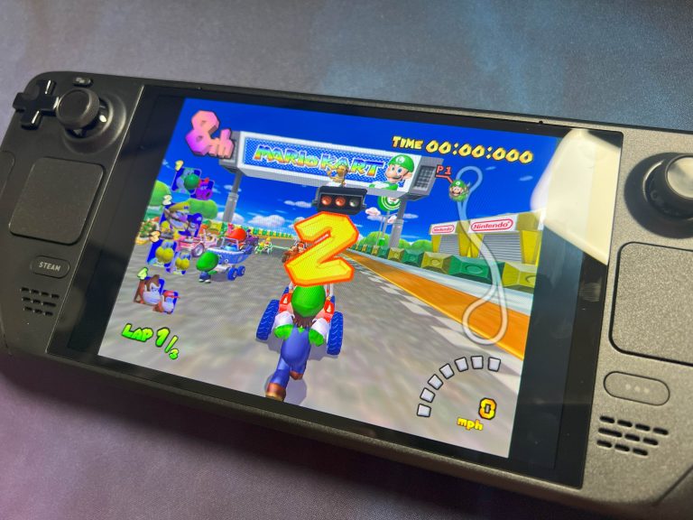 Steam Deck mit Mario Kart Double Dash im Dolphin-Emulator – GameCube-Spiele laufen dank EmuDeck flüssig direkt auf SteamOS.