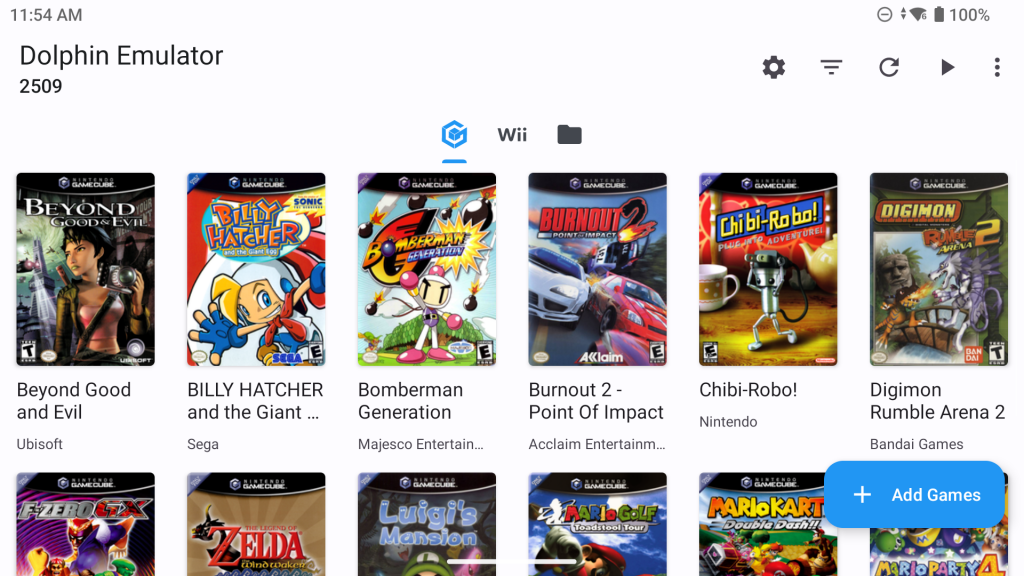 Dolphin Emulator im Kachelmodus mit GameCube und Wii Covern, zu sehen sind Beyond Good & Evil, Billy Hatcher and the Giant Egg, Bomberman Generation, Burnout 2 Point of Impact, Chibi-Robo, Digimon Rumble Arena 2, F-Zero GX, The Legend of Zelda The Wind Waker, Luigi’s Mansion, Mario Golf Toadstool Tour sowie Mario Kart Double Dash. Die Oberfläche zeigt klar strukturierte Plattform-Tabs und einen Add Games Button.