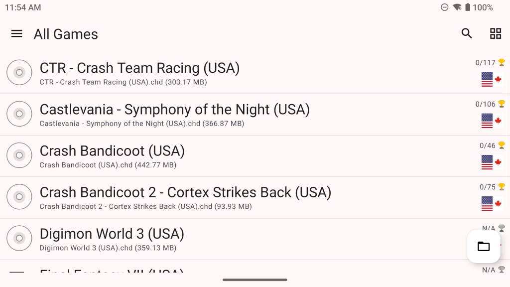 DuckStation Liste mit PlayStation 1 Klassikern wie CTR Crash Team Racing, Castlevania Symphony of the Night, Crash Bandicoot, Crash Bandicoot 2 Cortex Strikes Back und Digimon World 3. Rechts stehen kleine Flaggen und Trophäenzähler, was auf die Integration von RetroAchievements und Regionsangaben hinweist. Geeignet für den Abschnitt zu den besten PS1 Emulatoren.