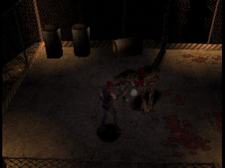 Dino Crisis PS1 – Regina bekämpft einen Raptor im umzäunten Hof, Taschenlampe und Blutspuren