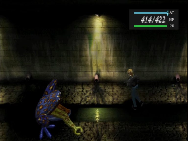 Parasite Eve PS1 – Aya Brea weicht im Kanal einem Mutanten aus, Positioning und ATB‑Leiste sichtbar