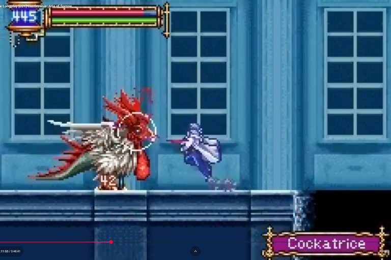 Bosskampf in einem blauen Schlossflur; der Held trifft eine rote Cockatrice, Trefferanzeige und HP‑Leiste oben eingeblendet.