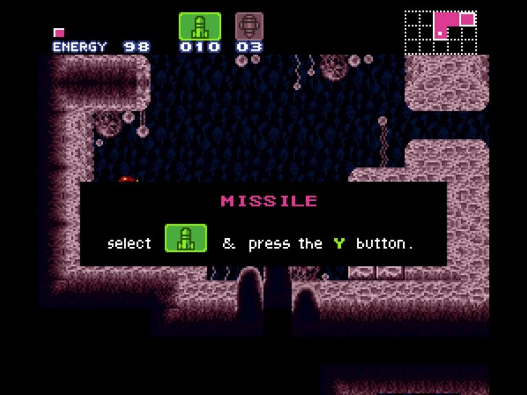Super Metroid SNES Screenshot: Samus erhält den Missile‑Upgrade‑Hinweis. Schwarze Dialogbox mit „MISSILE“ in Pink, Icons für Raketen und Steuerung, felsige Höhlenumgebung mit minimap rechts oben. Frühes Progress‑Moment mit Erklärung „select und Y drücken“, typisch für den ruhigen Erkundungsfluss und Backtracking des Spiels.