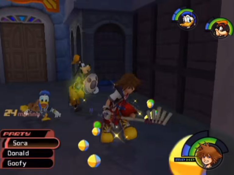 Sora schwingt das Schlüsselschwert in einem nächtlichen Straßenzug, Donald und Goofy stehen an seiner Seite, glänzende Kugeln und Erfahrungspunkte fliegen durch die Luft.