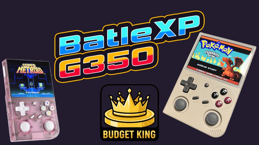 Collage mit zwei Retro‑Handhelds, links durchsichtig rosa Gerät mit Super Metroid‑Titelbild, rechts BATLEXP G350 mit Pokémon Feuerrote Edition auf dem Display. In der Mitte steht der Schriftzug „BatleXP G350“ und darunter eine goldene Krone mit dem Schriftzug „Budget King“.