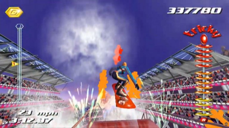 Sprungszene über einer Stadionrampe in SSX Tricky. Der Fahrer fliegt auf einem roten Snowboard über Feuer‑Effekte und Rauch vor blauem Himmel, während das „Tricky“‑Meter rechts aufleuchtet.